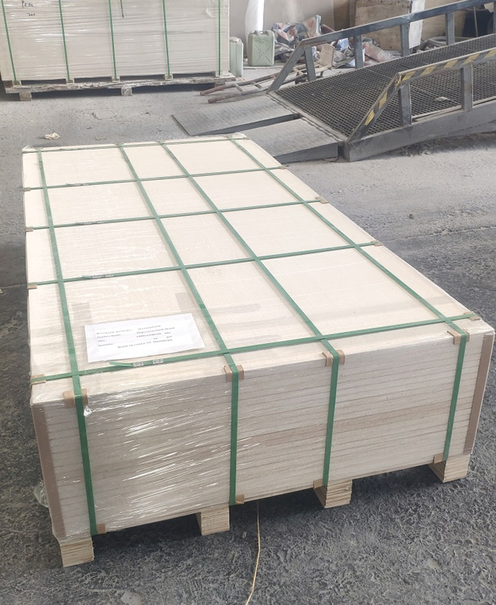 We load goods and export magnesium oxide board to Indonesia