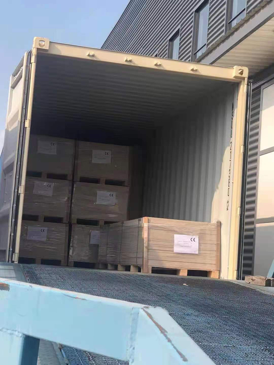 We load goods and export calcium silicate board to Denmark